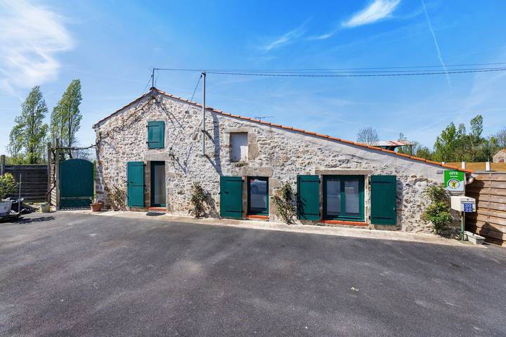 Gîte “La Clé D'saule” with Private Terrace, Garden, and Wi-Fi in Les Lucs-sur-Boulogne in Les Lucs-sur-Boulogne, Loire Valley
