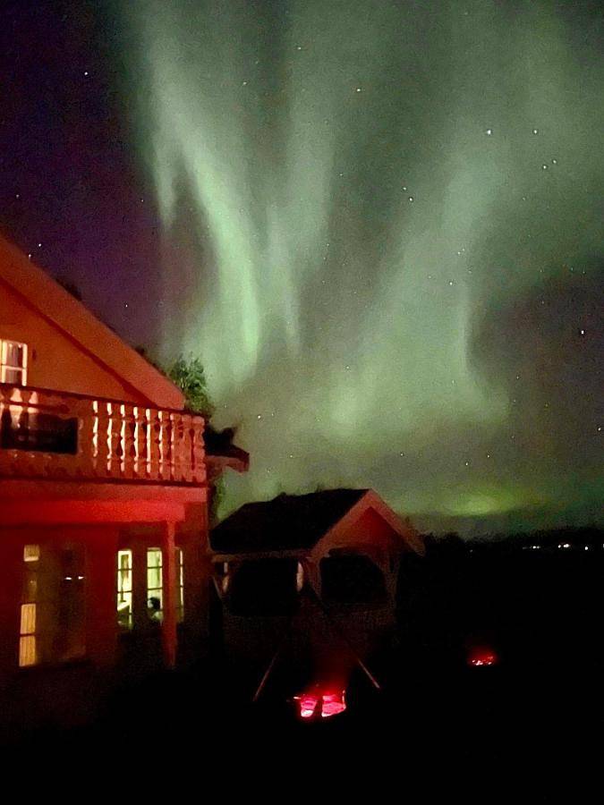 Ferienhaus für 8 Personen, mit Balkon und Whirlpool sowie Terrasse und Garten in Vesterålen - 2