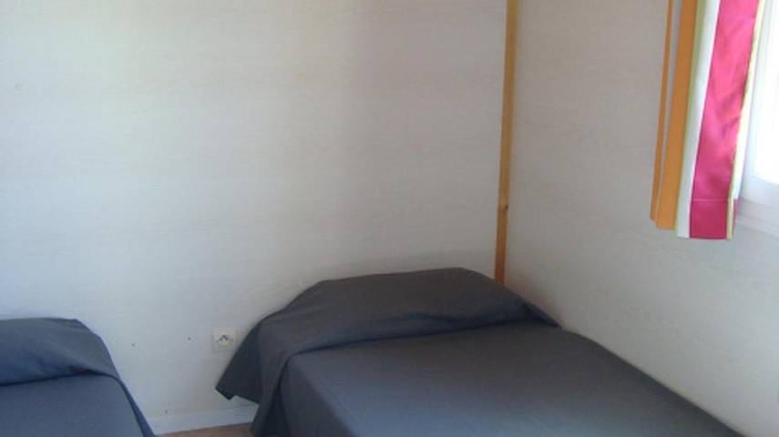 Camping pour 3 personnes, avec jardin ainsi que piscine et vue à Millau - 2