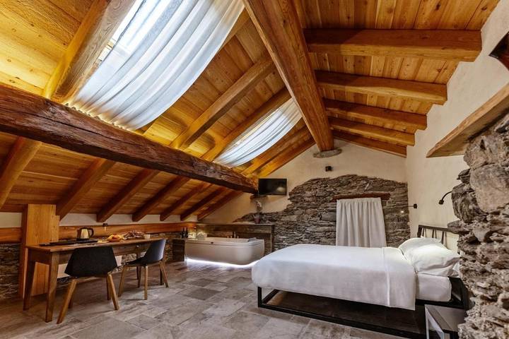 Gîte pour 2 personnes, avec Balcon ainsi que Terrasse et Jardin dans Arnad