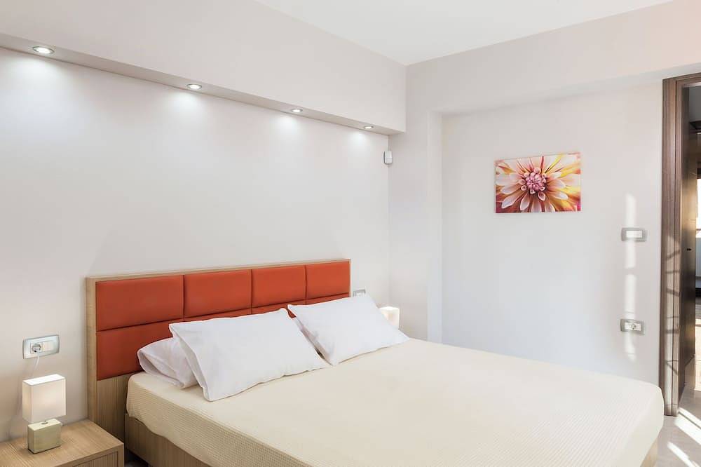 Ganze Wohnung, Bright, Modern Flat next to Beach & near Platanias in Gerani, Chania und Umgebung