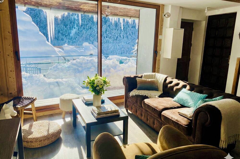 Charming house for 6 people.  Vénosc - Terrace with mountain view, access to Les 2 Alpes in Vénosc, Les Deux Alpes