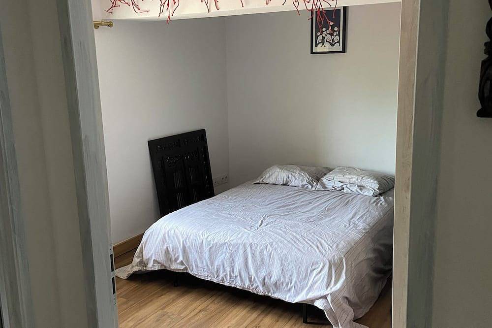 Entire apartment, Very atypical downtown apartment. Old oil mill! in La Crau, Toulon region
