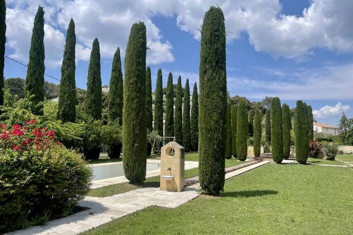 Location de vacances pour 8 personnes, avec piscine et jardin, adapté aux familles à Rognes - 2
