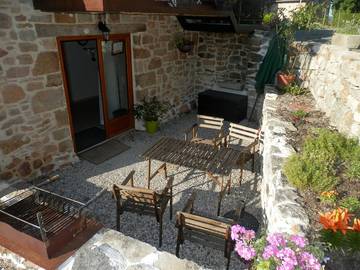 Gîte pour 4 personnes, avec terrasse à Béduer