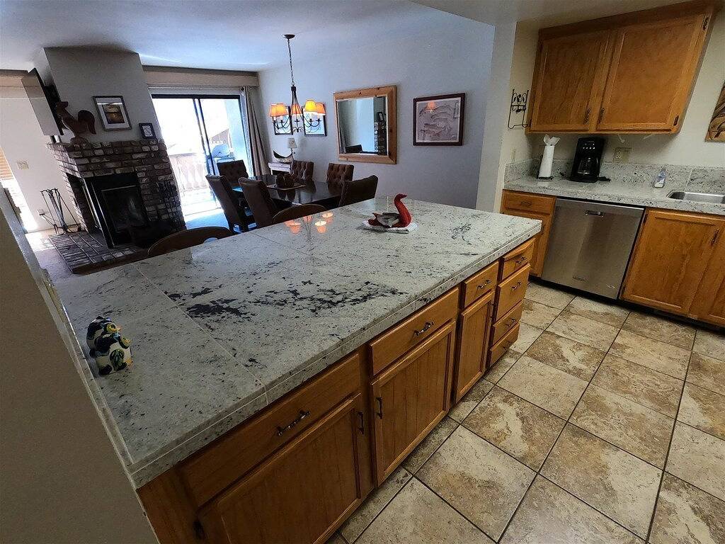 Ganze Wohnung, Interlaken #19 - 3 Bedroom 3 Bathroom Unit in June Lake, Mono County