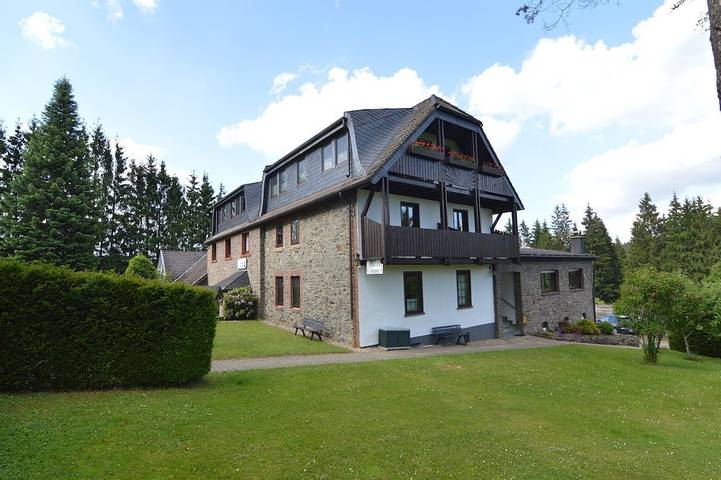 Ferienhaus für 19 Personen, mit Sauna und Garten sowie Balkon in Monschau