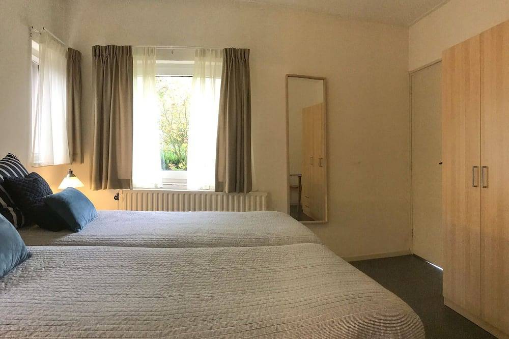 Geräumiges und komfortabel eingerichtetes Familienhaus, 10 Min zu Fuß zum Strand in Renesse Strand, Renesse