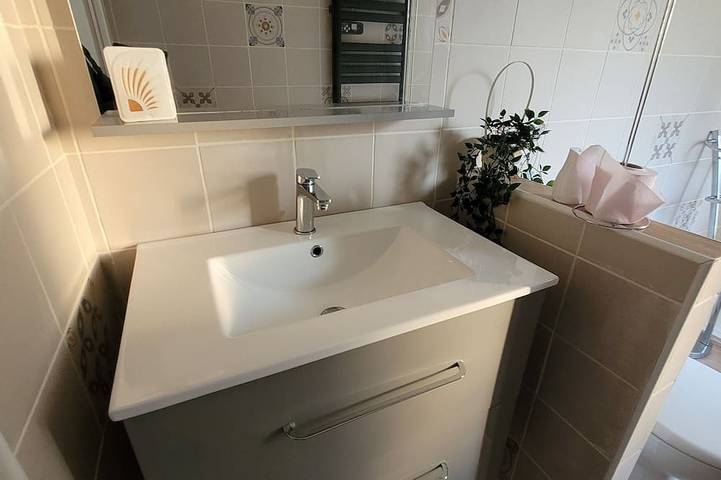 Gîte pour 2 personnes, avec jardin et terrasse à Wignehies
