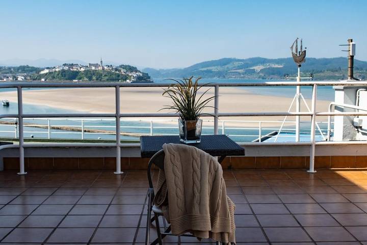 Apartamento para 2 personas, con Balcón además de Terraza y Vistas en Castropol