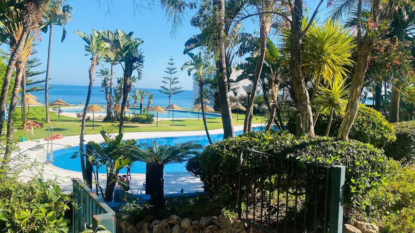 Apartamento entero, Apartamento 'Oasis Torrequebrada' con vistas panorámicas y piscinas comunitarias in Benalmádena Costa, Benalmádena