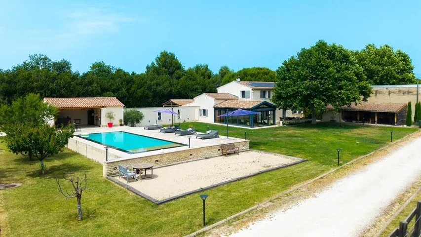 Chalet para 12 personas, con jardín y piscina - 1