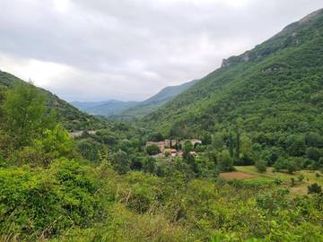 Gîte pour 2 personnes, avec jardin ainsi que balcon et vue à Molières-Cavaillac