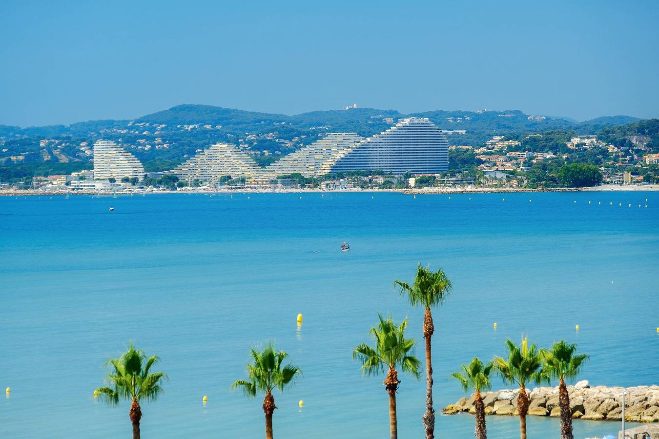 Appartement entier, Appartement « T3 Face à la Mer - Vue d’Exception » avec Vue Mer, Wi-Fi et Climatisation in Cros de Cagnes, Cagnes-sur-Mer