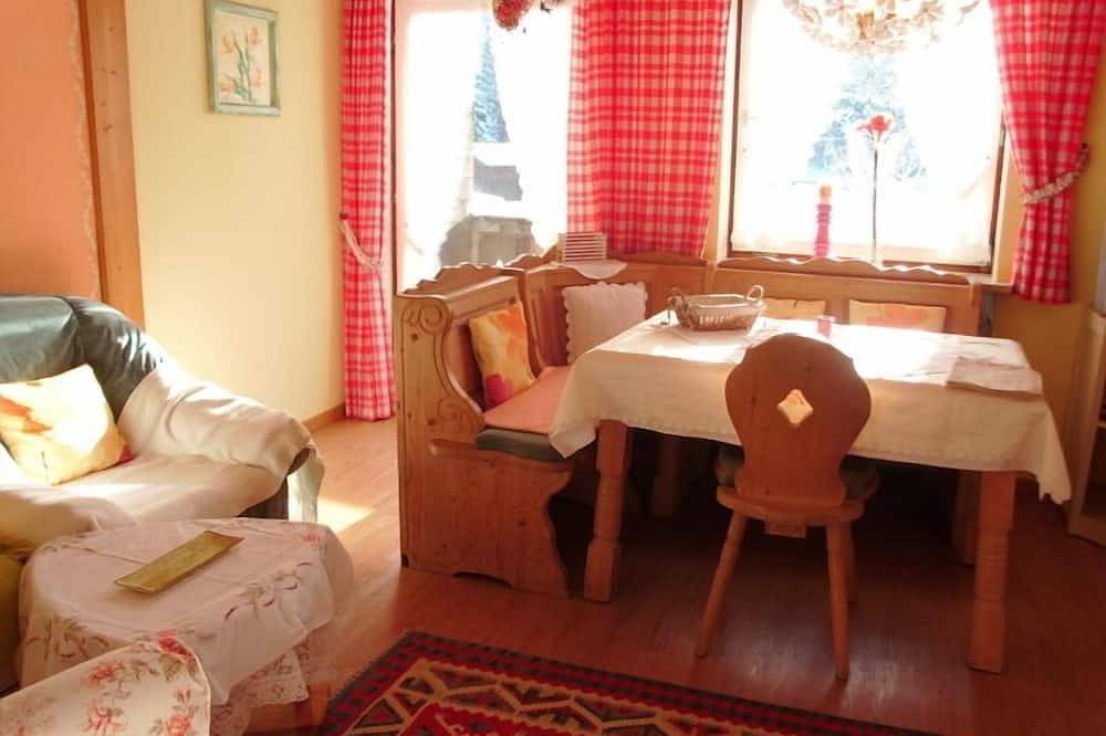 Apartamento entero, Apartamento \"Am Hang\" para 3 personas, 1 dormitorio y 1 salón / dormitorio, balcón, 45 m² in Inzell, Alpes Bávaros