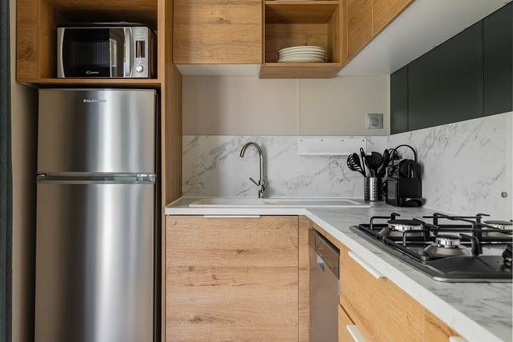 Caravane pour 4 personnes, avec terrasse ainsi que vue sur le lac et balcon/terrasse dans Côte de Granit Rose - 4