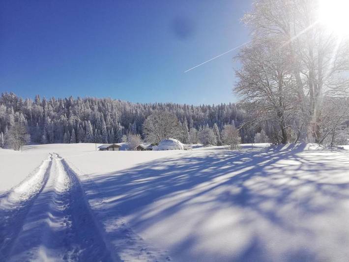 Tente pour 4 personnes, avec terrasse ainsi que sauna et jardin dans le Jura - 3