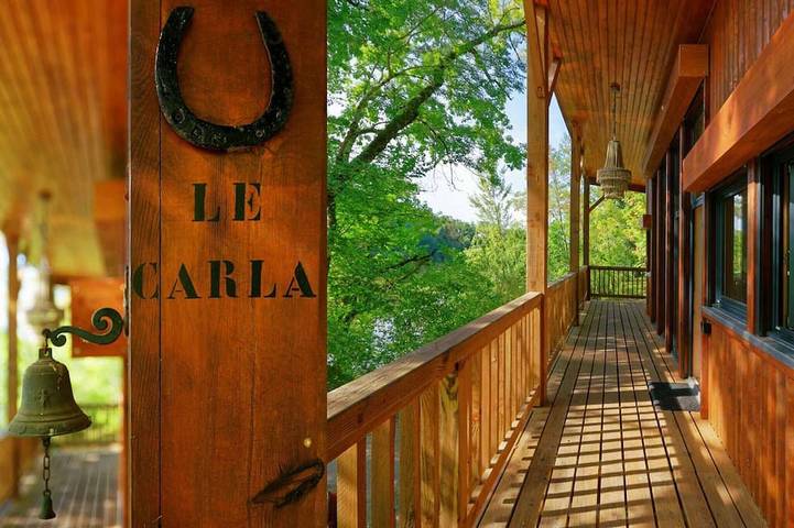Gîte pour 6 personnes, avec Balcon et Jacuzzi ainsi que Terrasse et Jardin à Castelnau-de-Lévis