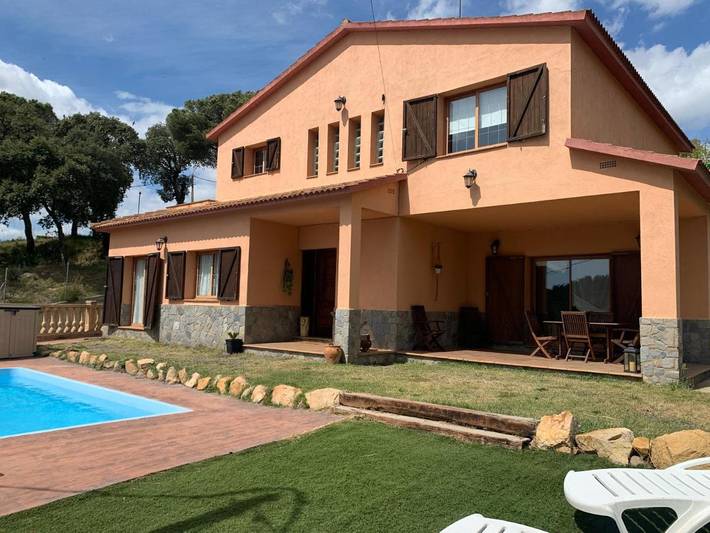 Location de vacances pour 8 personnes, avec jardin ainsi que vue et piscine, animaux acceptés à Tordera - 2