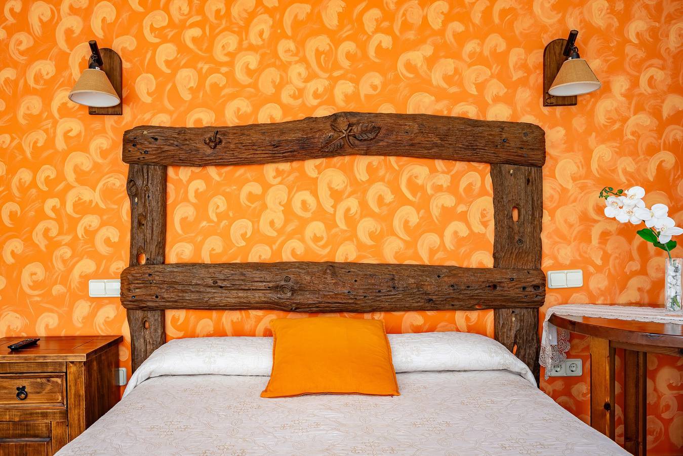Room 'El Avellano' with Shared Pool, Garden and Wi-Fi in Gamonedo, Cangas de Onís