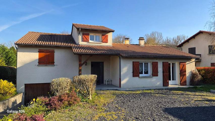 Location de vacances pour 6 personnes, avec jardin et vue, animaux acceptés à Veyre-Monton