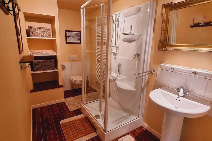 Location de vacances pour 4 personnes, avec terrasse à Vuillafans - 3