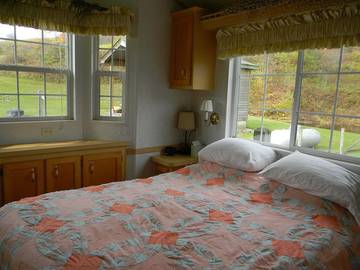 Log Cabin for 3 Guests in Seneca Rocks, Preston County, Picture 2