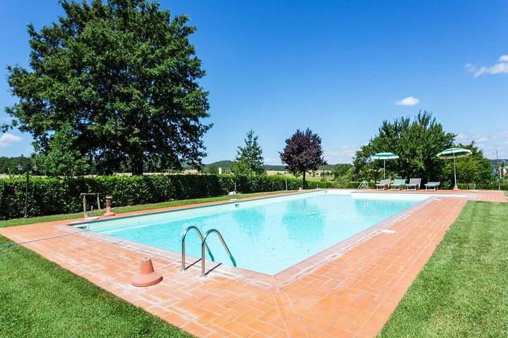 Agriturismo per 4 persone, con piscina e giardino nonché terrazza in Casole d'Elsa