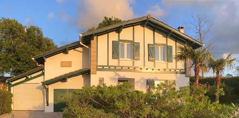 Location de vacances pour 10 personnes, avec jardin ainsi que vue et piscine, adapté aux familles à Lahonce