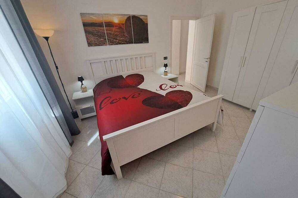 Appartamento intero, New and welcoming apartment with exclusive courtyard and public parcking in Certaldo, Chianti