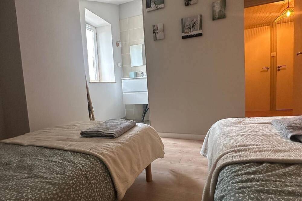 Charming renovated house located in a peaceful hamlet, ideal for 4 people. in Saint-Marcel-d'Ardèche, Gorges de l’Ardèche