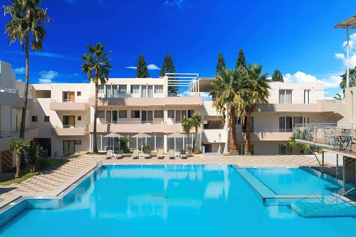 Appart’hôtel pour 4 personnes, avec piscine et balcon