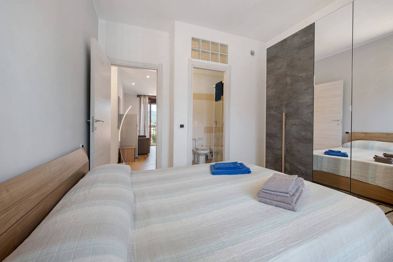 Ganze Wohnung, Ferienwohnung 'Sandrina' mit Balkon, Wi-Fi und Klimaanlage in Caprino Veronese, Gardasee-Berge