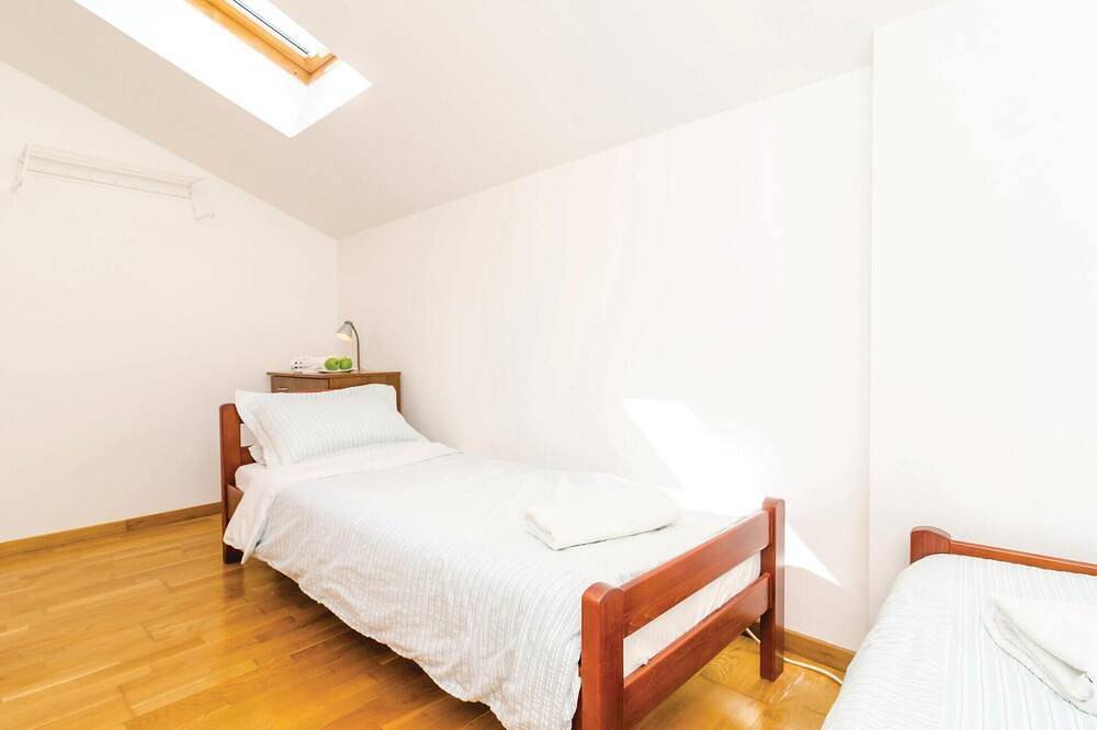 Entire apartment, Cozy apartment in Baosici in Baošići, Bay of Kotor
