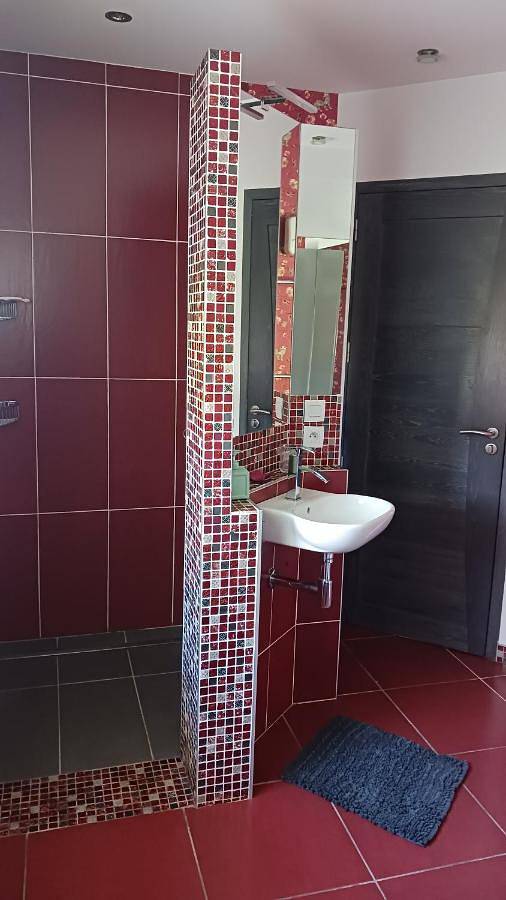 Location de vacances pour 3 personnes, avec terrasse et jardin à Saint-Doulchard - 2