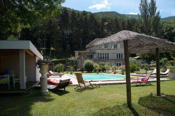 Chambre d’hôte pour 5 personnes, avec Terrasse et Piscine à Parnans