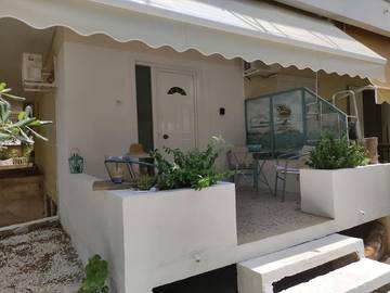 Gîte pour 2 personnes, avec jardin dans Saronida