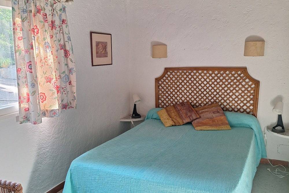 Maison indépendante, calme dans propriété sécurisée, idéale pour vacances d'été. in Cogolin, Côte méditerranéenne (France)