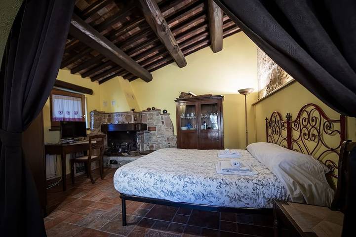 Location de vacances pour 2 personnes, avec jacuzzi à Fabriano - 2