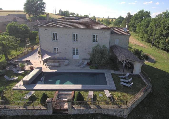 Location de vacances pour 4 personnes, avec piscine et jardin ainsi que vue et terrasse, adapté aux familles à Laroque-Timbaut - 4