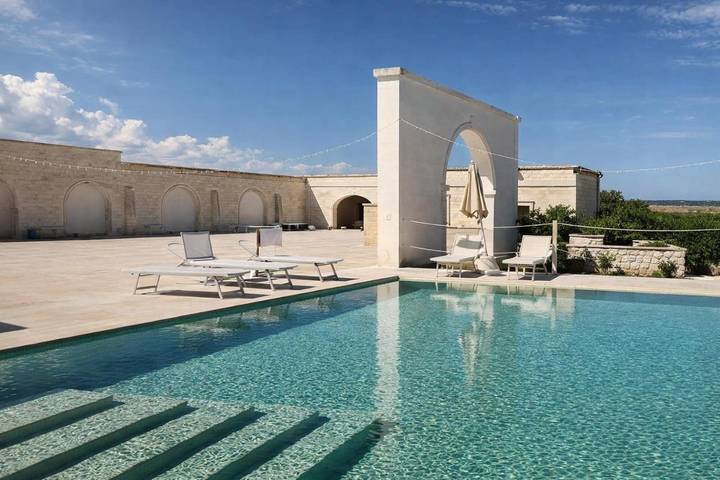 Hôtel pour 2 personnes, avec terrasse ainsi que jardin et piscine