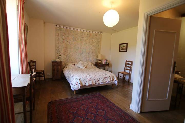 Location de vacances pour 14 personnes, avec jardin, animaux acceptés à Nanteuil-en-Vallée - 4