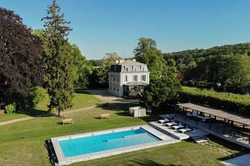 Gîte pour 12 personnes, avec jardin ainsi que jacuzzi et terrasse à Soisy-sur-Seine