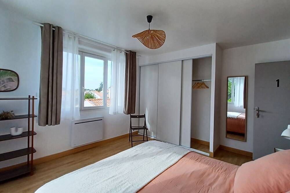 Appartement entier, L Abri du Gois 3 Chambres (Accueil Moto, Vélos) Appartement 100 m2 avec balcon in Beauvoir-sur-Mer, Vendée