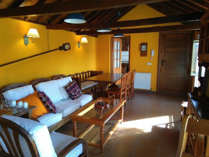 Casa rural para 8 personas, con Balcón además de Terraza y Jardín en Nambroca