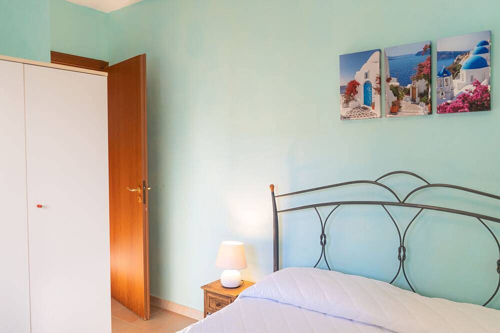 Appartamento intero, Tulipano - Due Camere da Letto Appartamento, Ospiti Massimo 4 in Posada, Provincia di Nuoro