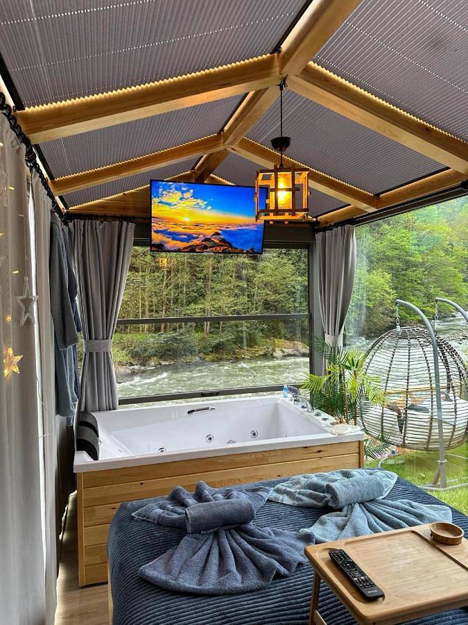 Appart’hôtel pour 3 personnes, avec jardin et jacuzzi