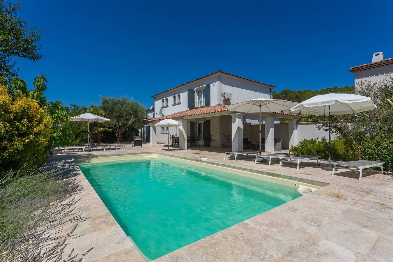 Villa 'Etoile' with Private Pool, Wi-Fi and Air Conditioning in Cabasse, Brignoles region