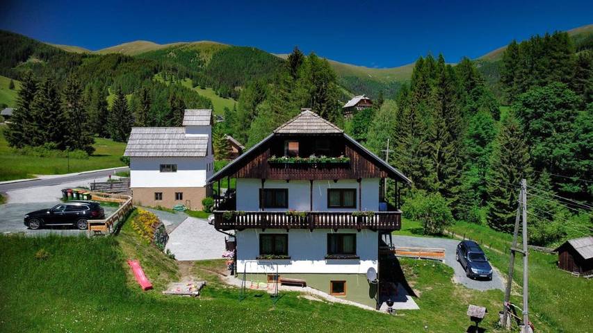 Ferienwohnung für 6 Personen, mit Terrasse und Garten sowie Ausblick