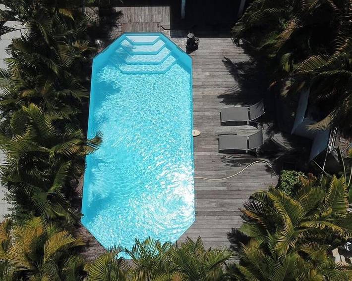 Location de vacances pour 4 personnes, avec piscine ainsi que jardin et vue dans Anse Tarare